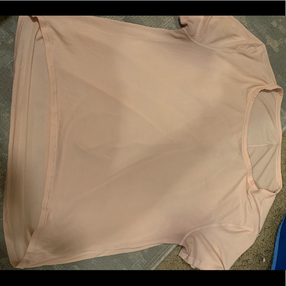 Lululemon short sleeve shirt. Size 4/6 flowy!